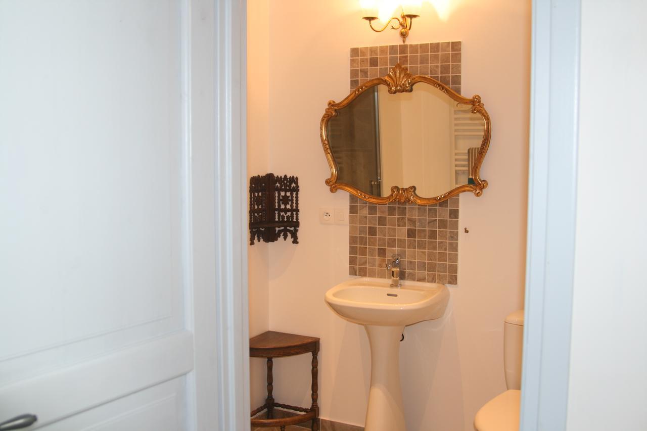 Bed and Breakfast Domaine Des Douves Ancy-le-Franc Exterior foto