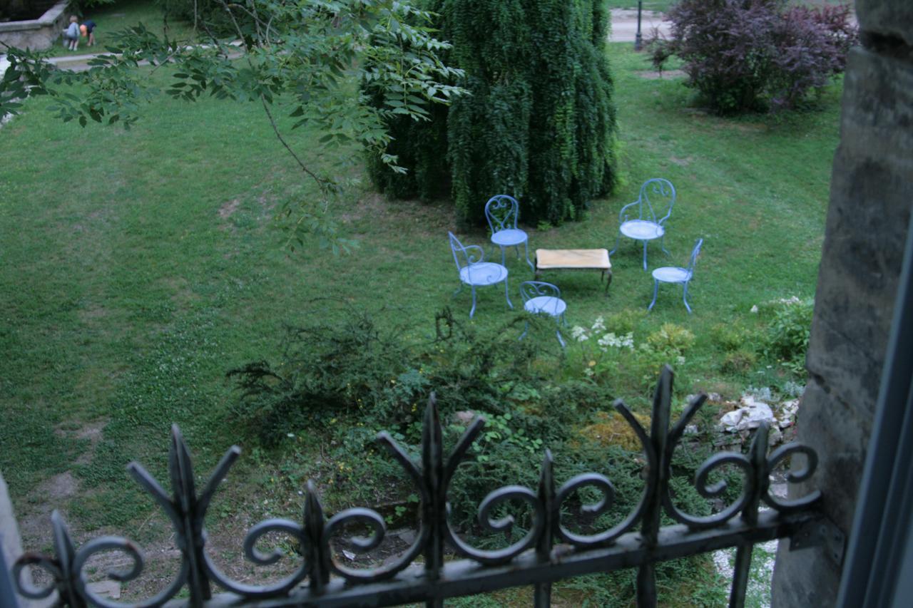 Bed and Breakfast Domaine Des Douves Ancy-le-Franc Exterior foto