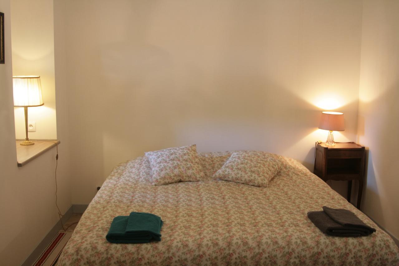 Bed and Breakfast Domaine Des Douves Ancy-le-Franc Exterior foto