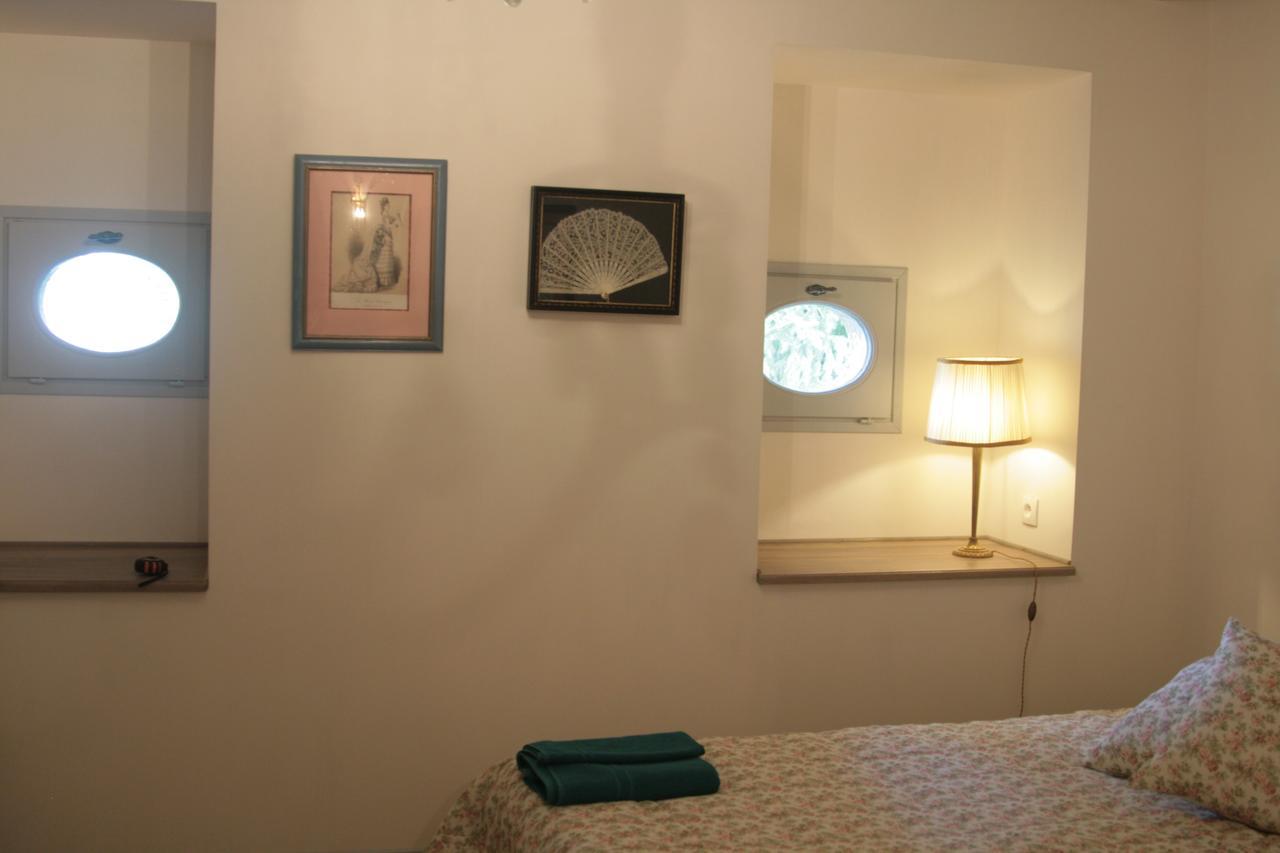 Bed and Breakfast Domaine Des Douves Ancy-le-Franc Exterior foto