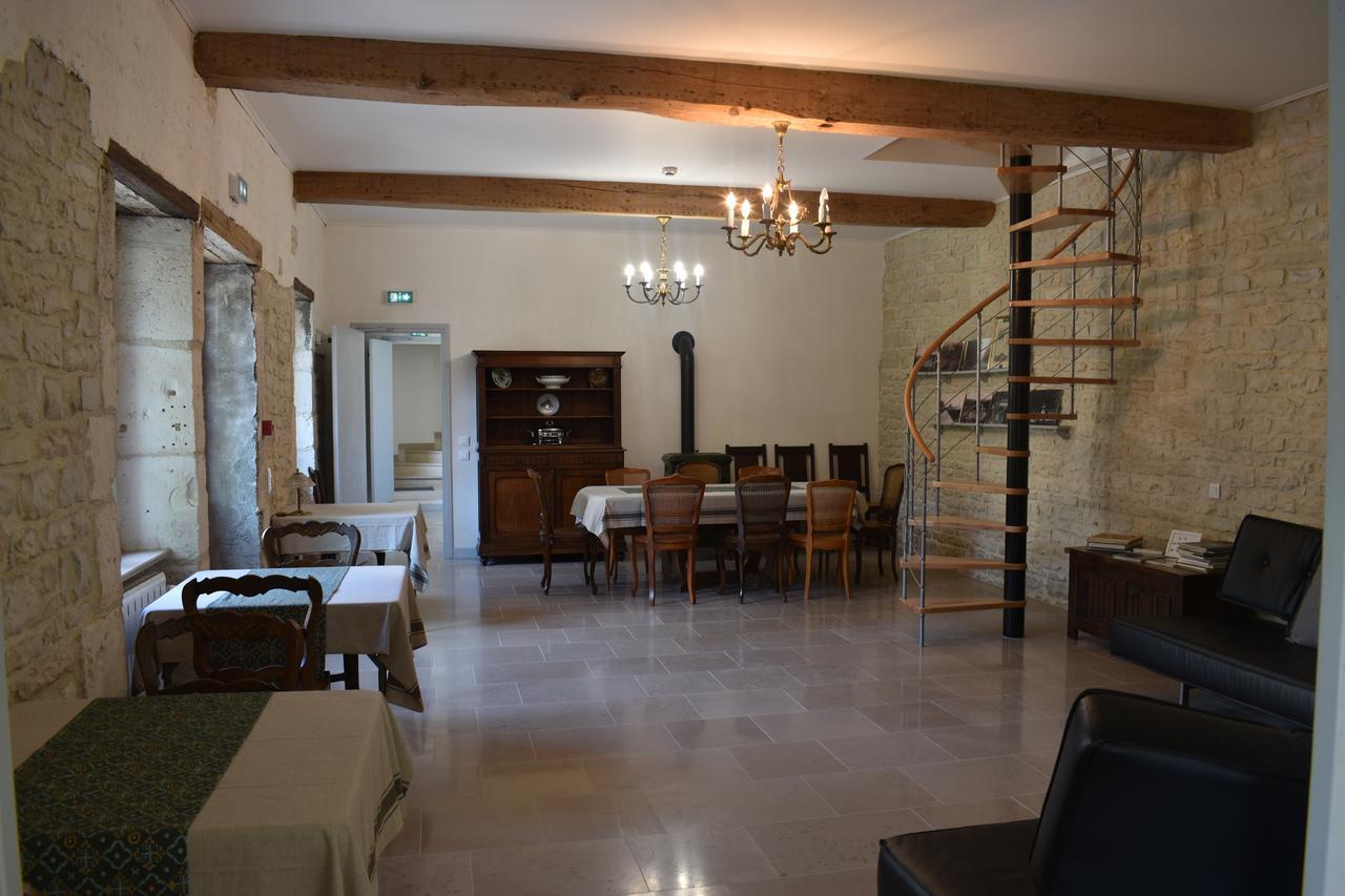 Bed and Breakfast Domaine Des Douves Ancy-le-Franc Exterior foto