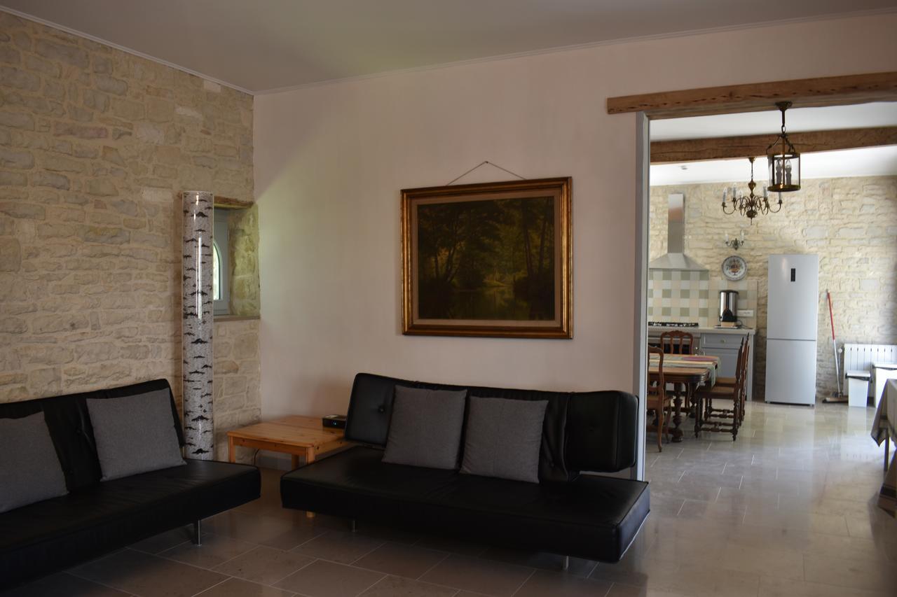 Bed and Breakfast Domaine Des Douves Ancy-le-Franc Exterior foto