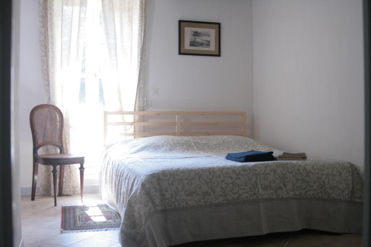 Bed and Breakfast Domaine Des Douves Ancy-le-Franc Exterior foto