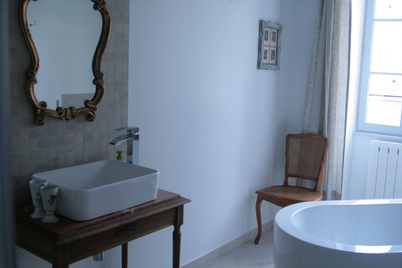 Bed and Breakfast Domaine Des Douves Ancy-le-Franc Exterior foto