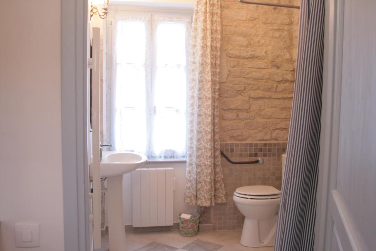 Bed and Breakfast Domaine Des Douves Ancy-le-Franc Exterior foto